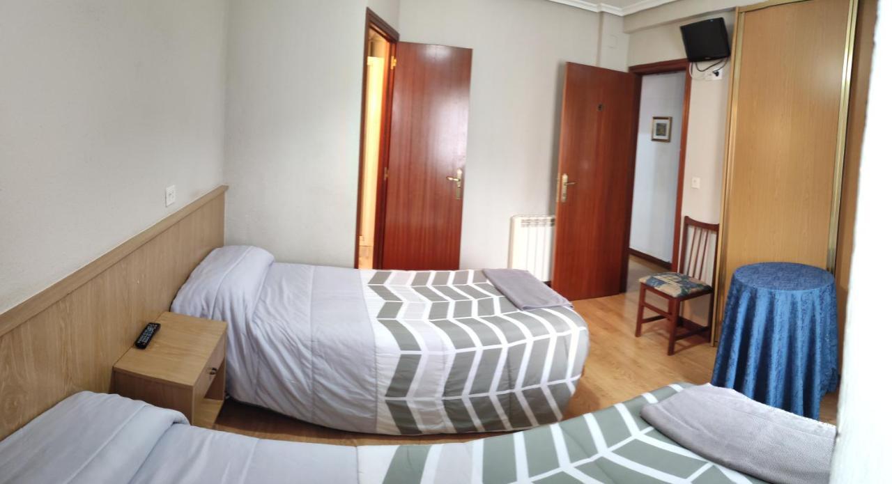 Hostal Castilla Miranda de Ebro Esterno foto